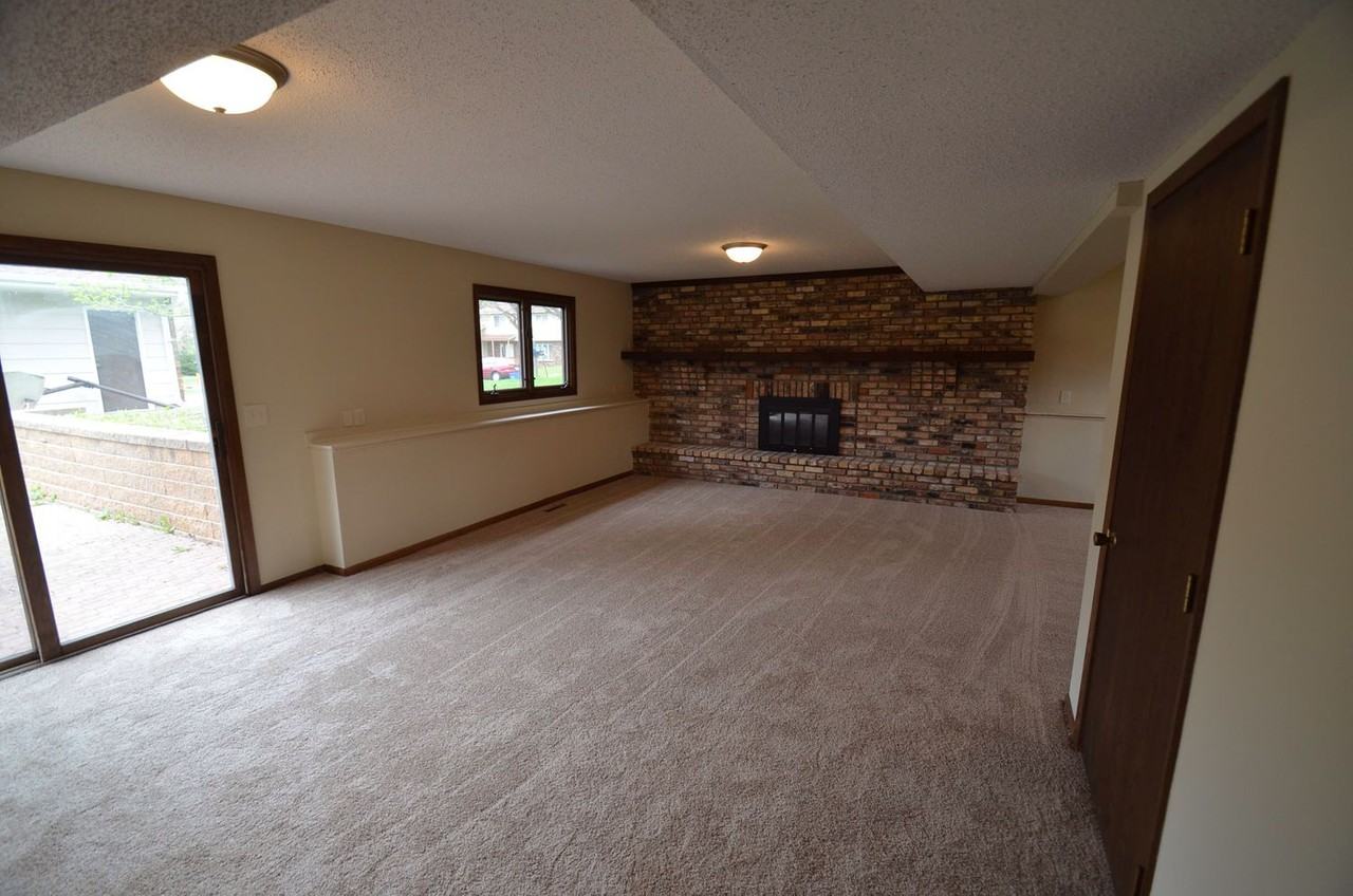 943 Pine View Ct - Photo 3 of 14