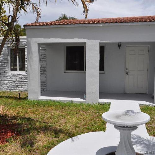 14147 Northeast 9th Avenue #14145 - Photo 2 of 8