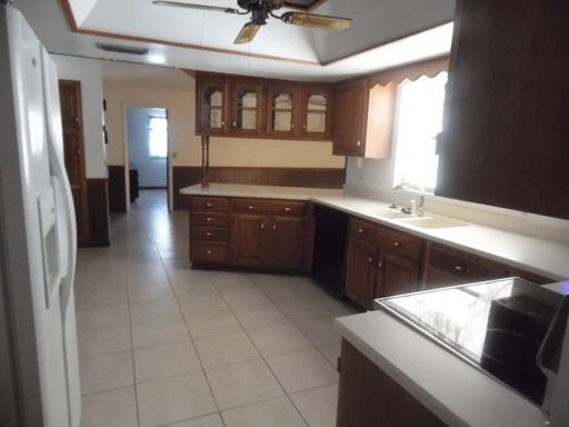 629 Avocado St - Photo 3 of 7