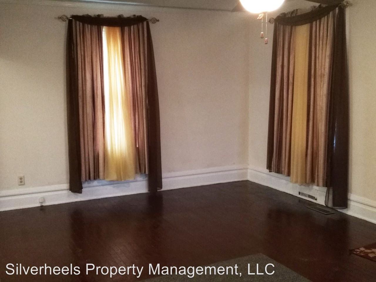 210 Maple St - Photo 3 of 14