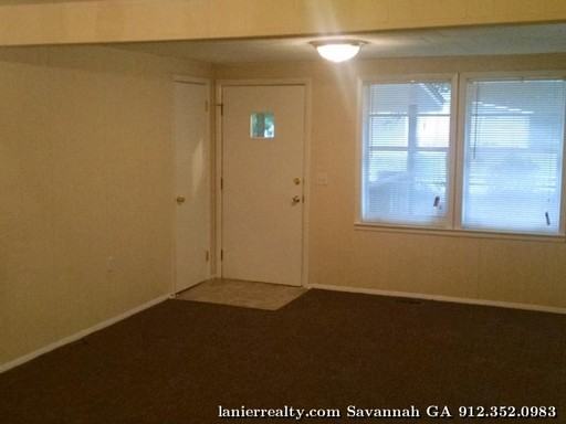 256 Benton St - Photo 3 of 11