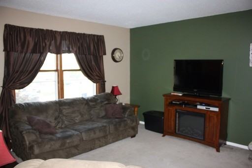 127 Brook Cir - Photo 2 of 8