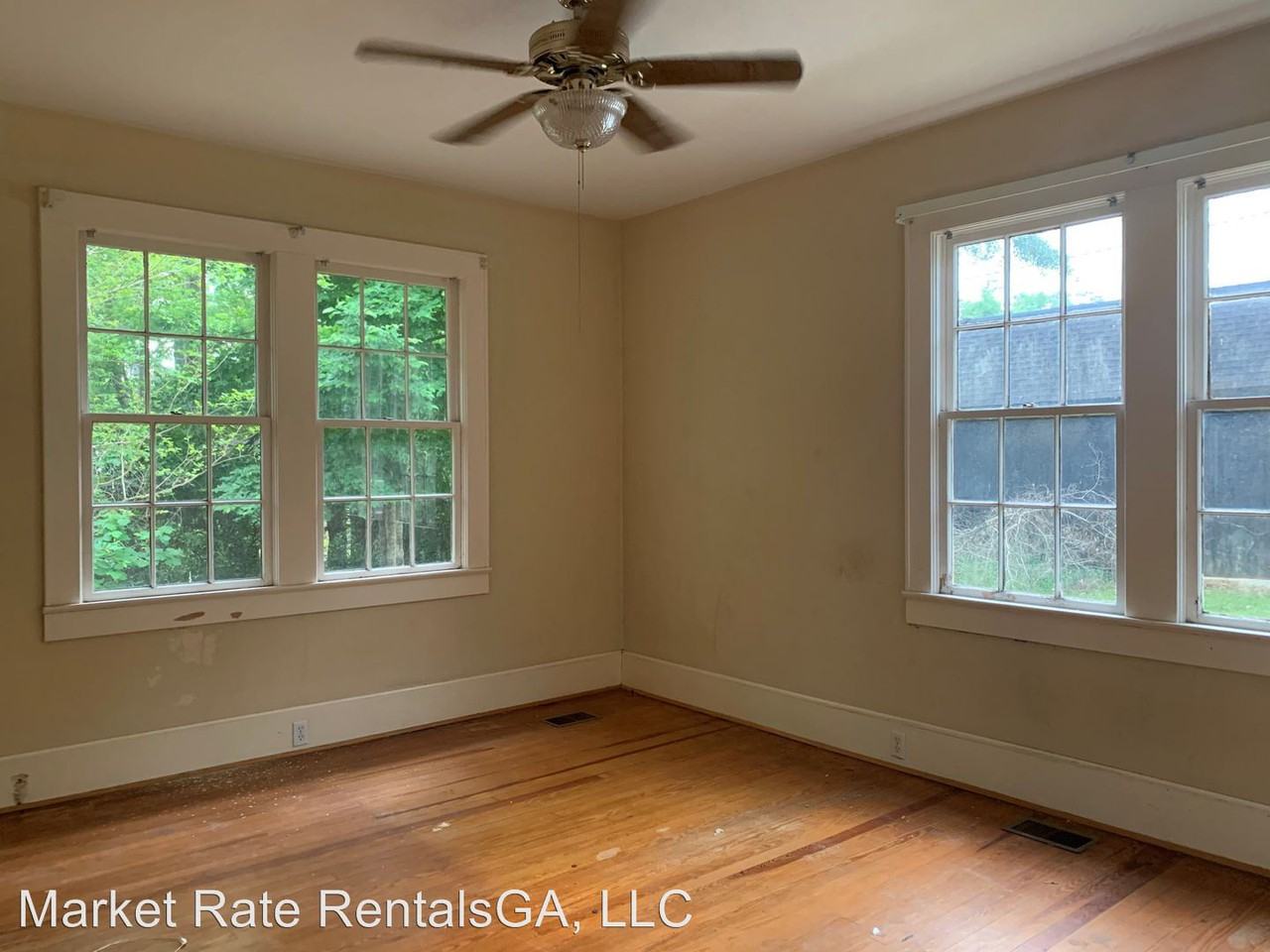 1004 Hall Street - Photo 2 of 8