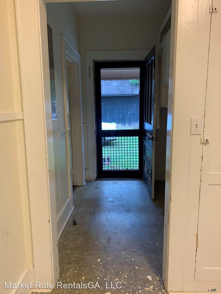 1004 Hall Street - Photo 3 of 8