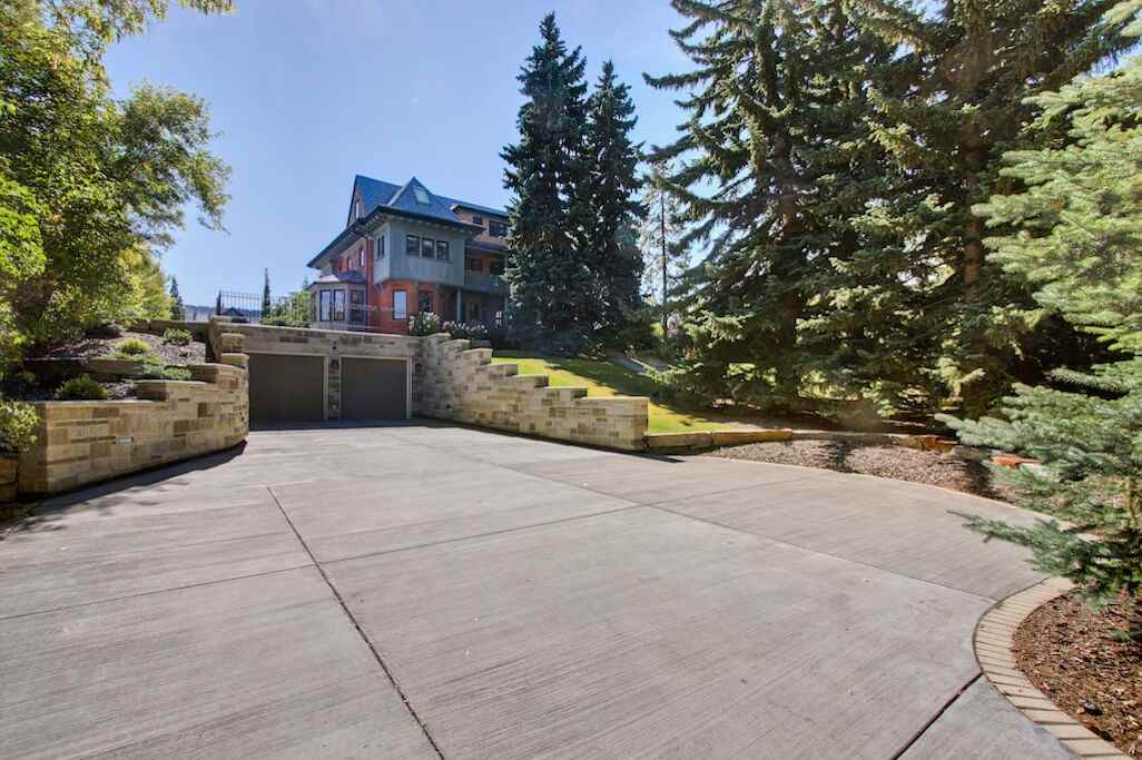 717 Royal Ave Sw - Photo 2 of 50