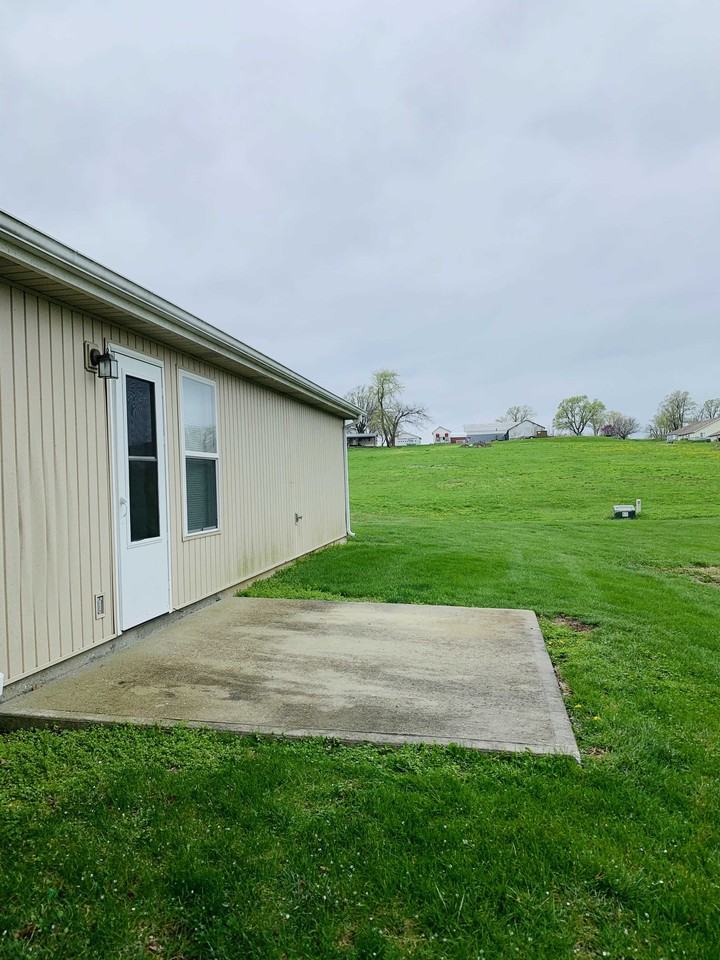 107 Golfview Dr - Photo 2 of 10