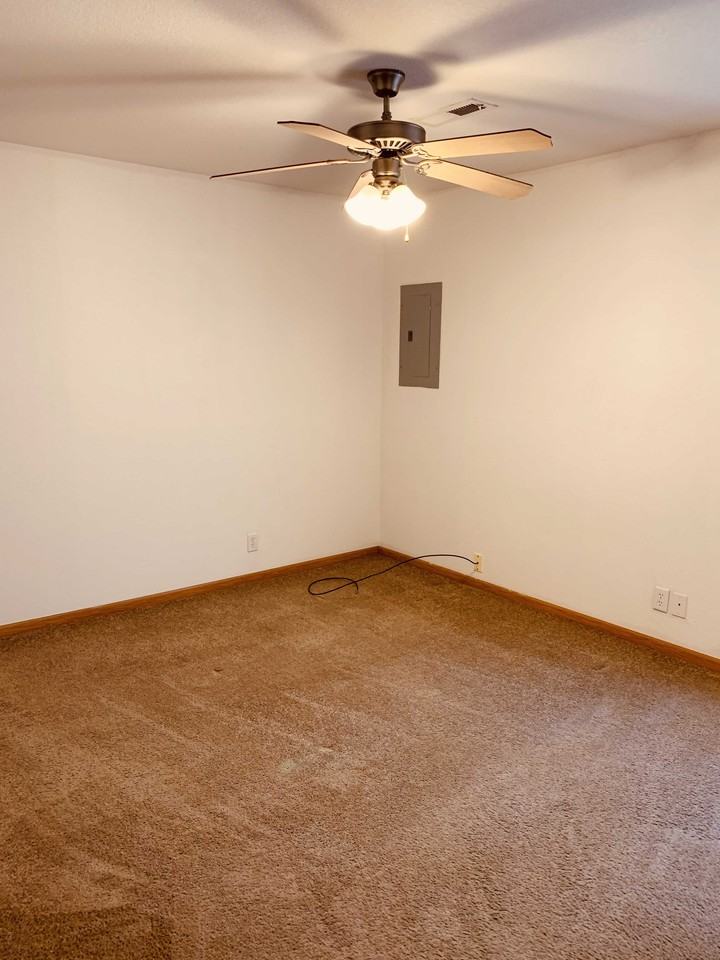 107 Golfview Dr - Photo 3 of 10