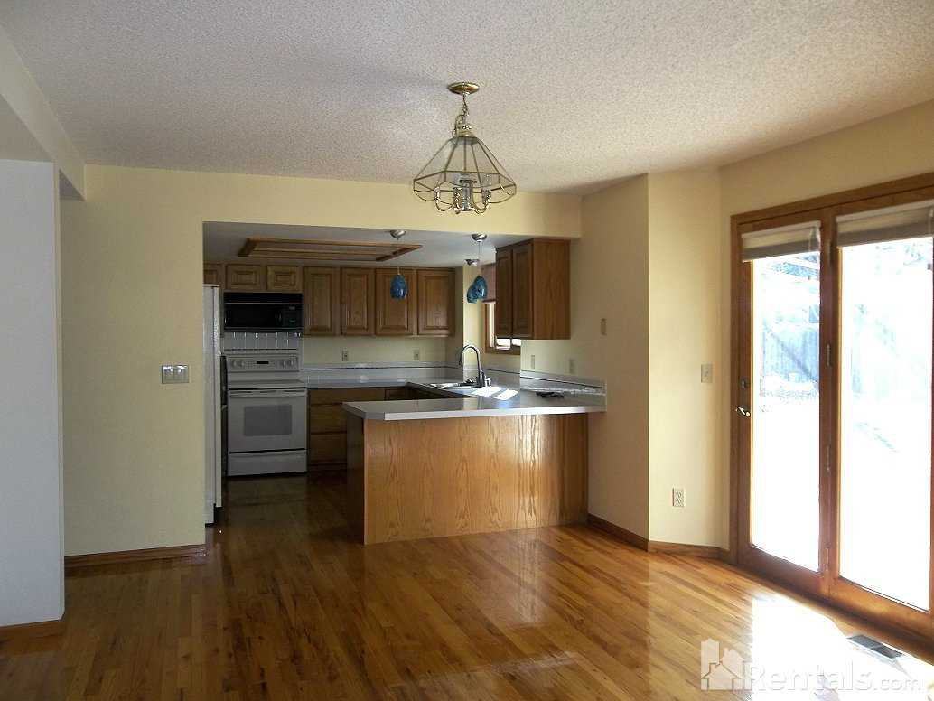 1308 Salem St - Photo 3 of 7