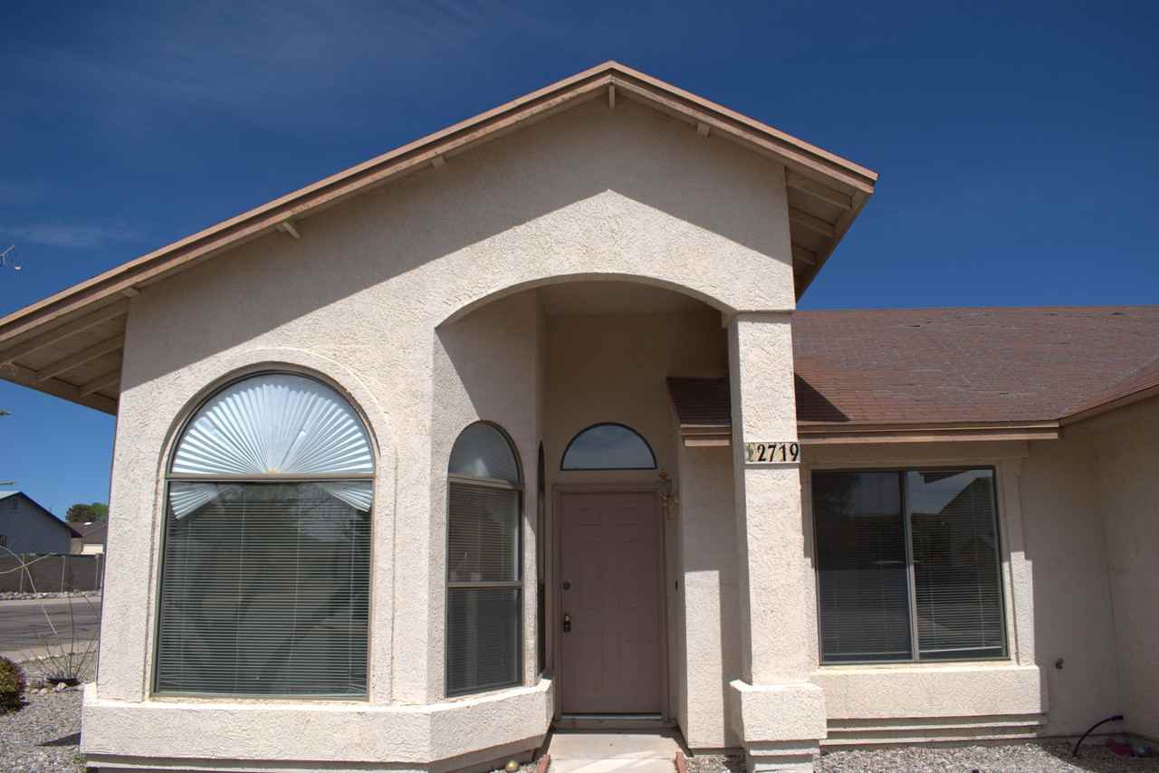 2719 Southridge - Photo 2 of 17