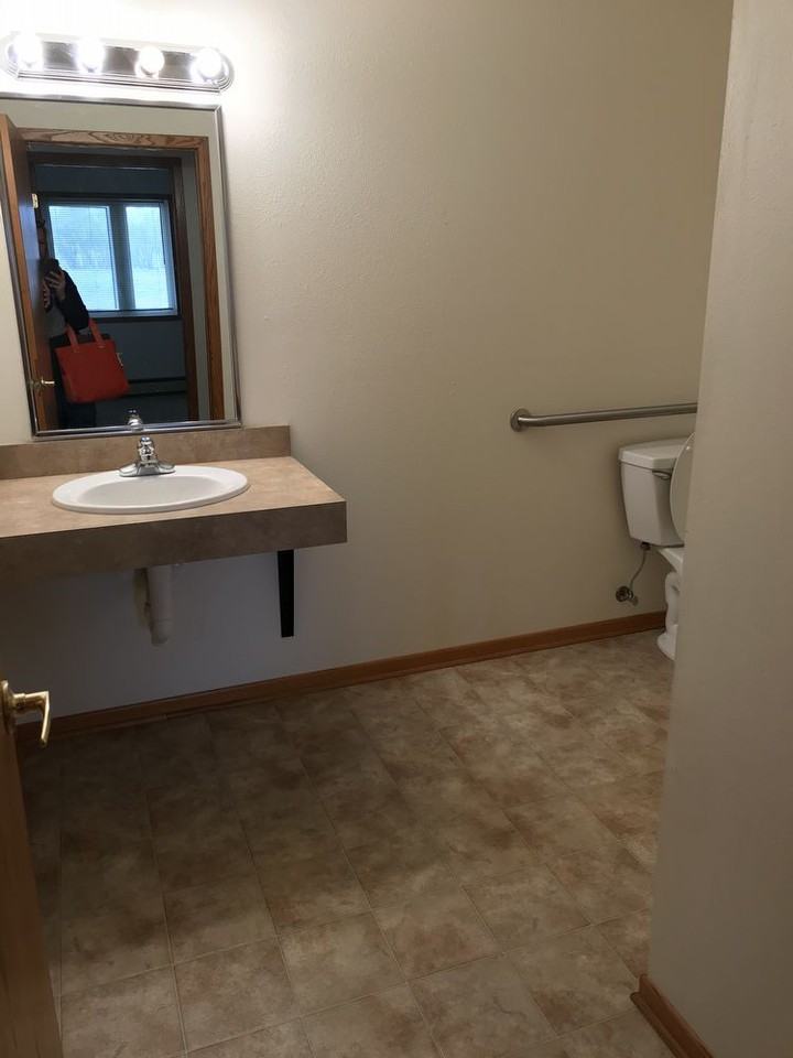 913 5th Ave #915 - Photo 2 of 4