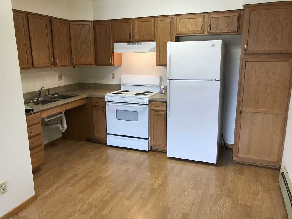 913 5th Ave #915 - Photo 3 of 4