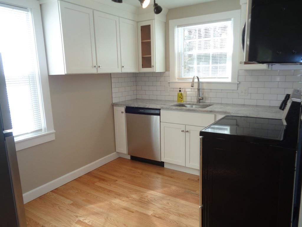 285 Maple Rd - Photo 3 of 21