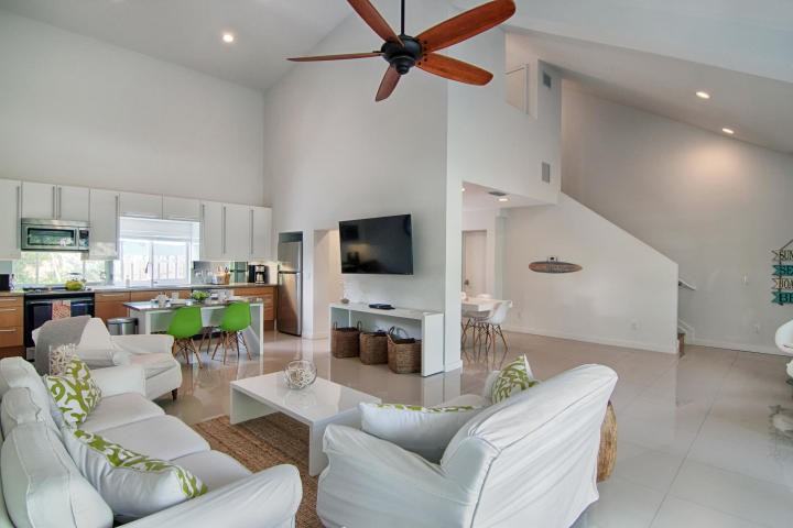 1939 Northeast 5th Street - Photo 2 of 5