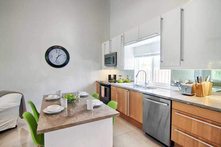 1939 Northeast 5th Street - Photo 3 of 5