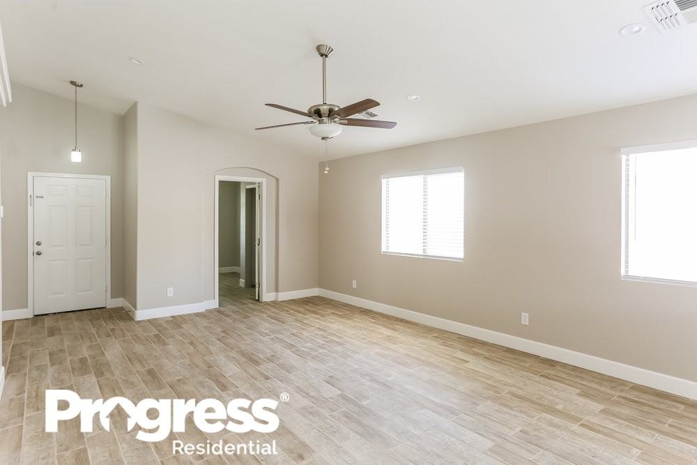 3235 W Sunland Ave - Photo 3 of 16