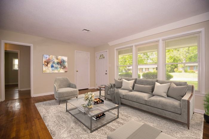 1112 Buckingham Dr - Photo 2 of 8