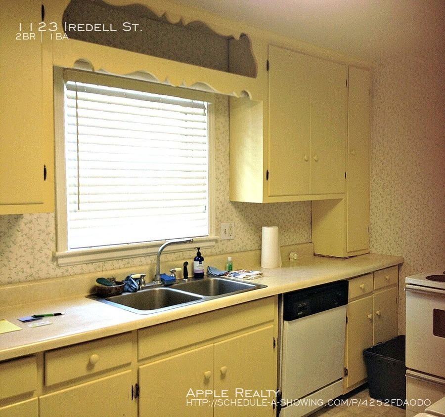 1123 Iredell St - Photo 2 of 4