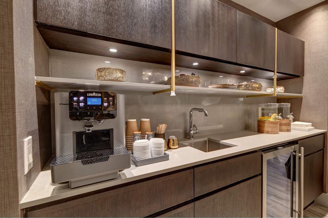 Town Inn Suites - Photo 2 of 20