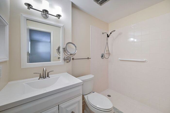 578 Broad Avenue South #578 - Photo 3 of 17