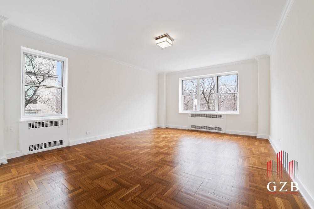 E 55th St #15J - Photo 4 of 7