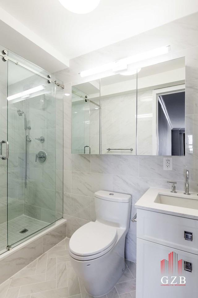 E 55th St #15J - Photo 6 of 7