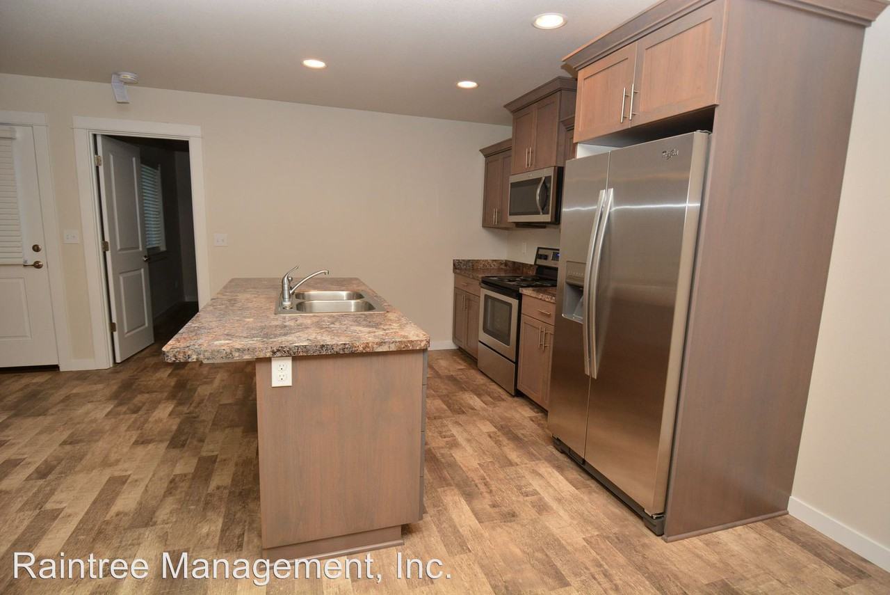 1123 & 1125 NE Grandview Dr - Photo 3 of 7