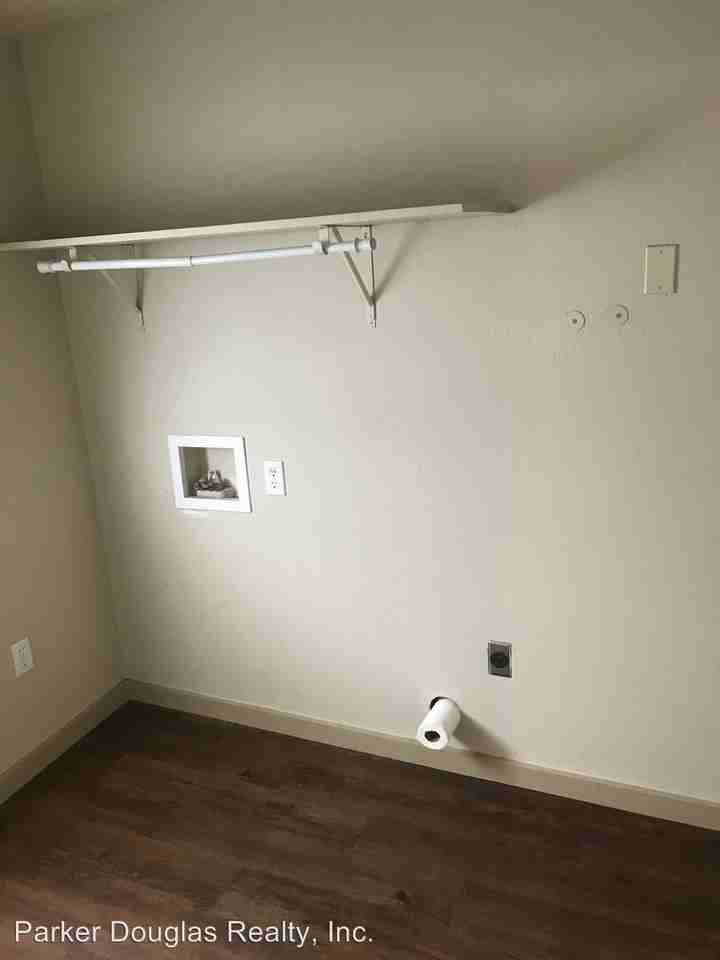 707 South Street - Photo 3 of 8