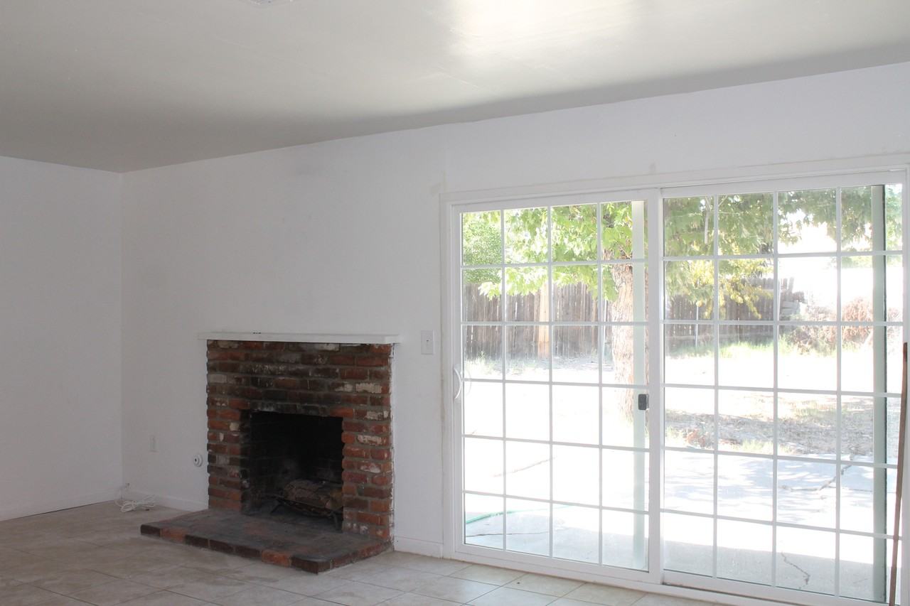 1436 31st Pl - Photo 3 of 7