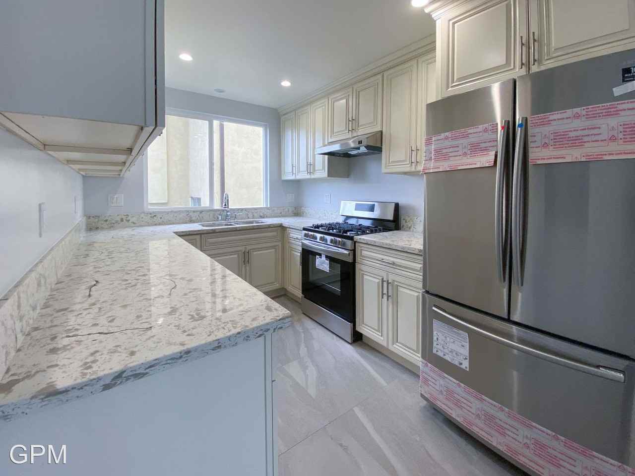 3161 Rowena Ave - Photo 3 of 7