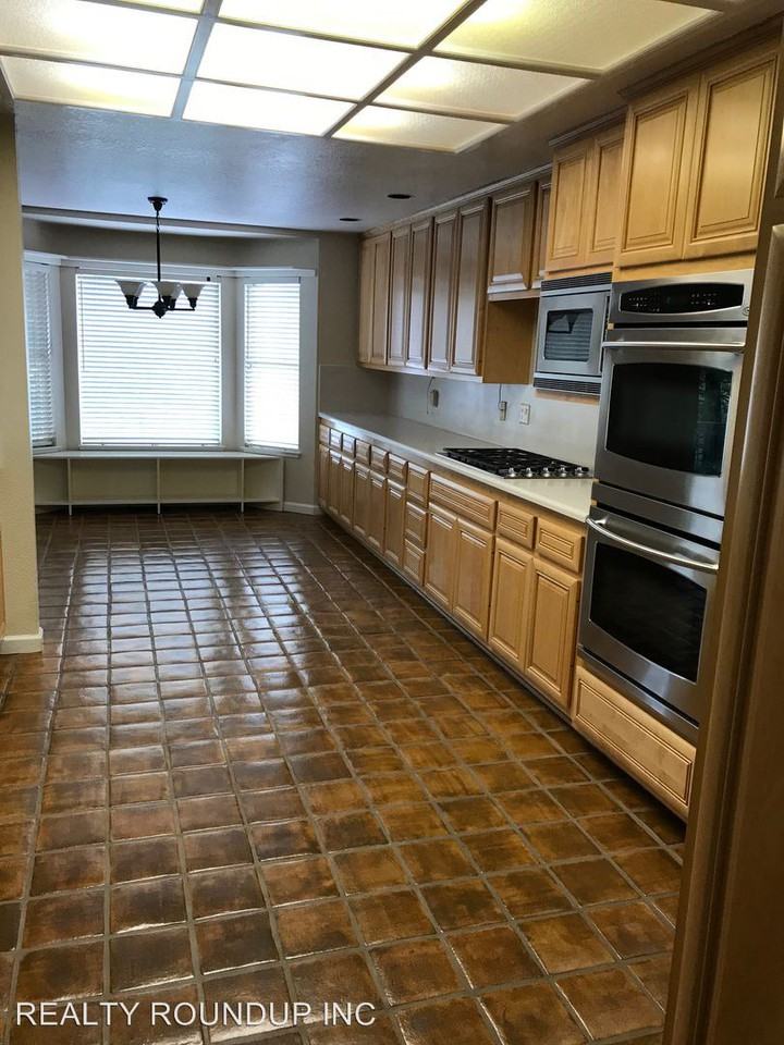 6565 Puerto Dr - Photo 3 of 12