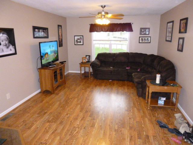 315 Kimberly Ln - Photo 2 of 14