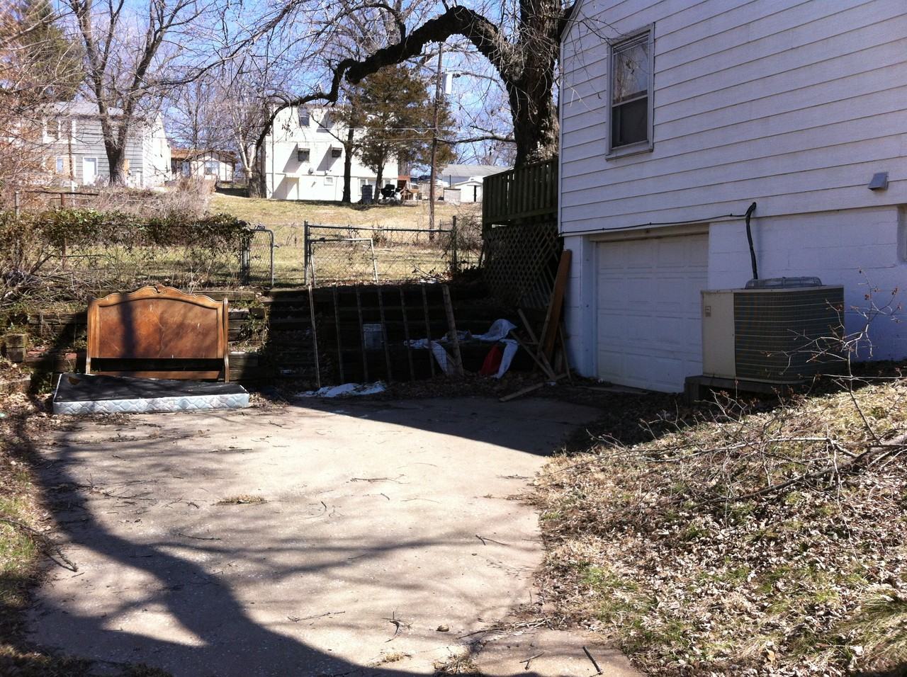 5077 Glenside Dr - Photo 2 of 10