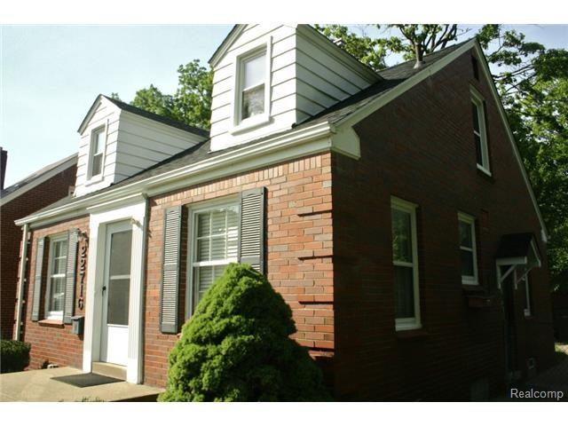 22716 Oxford St - Photo 2 of 2