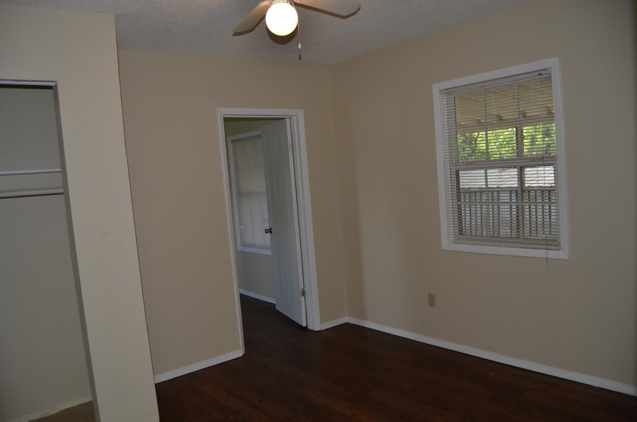 2725 Baylor Ave - Photo 2 of 9