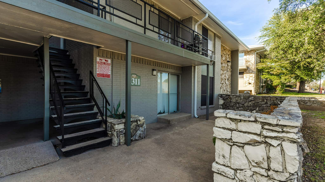 Vernon Oaks - Photo 6 of 13