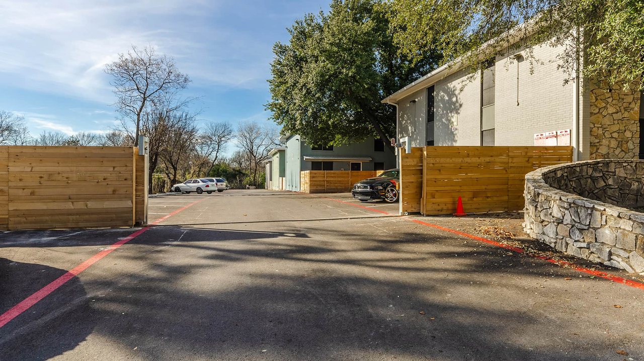 Vernon Oaks - Photo 4 of 13