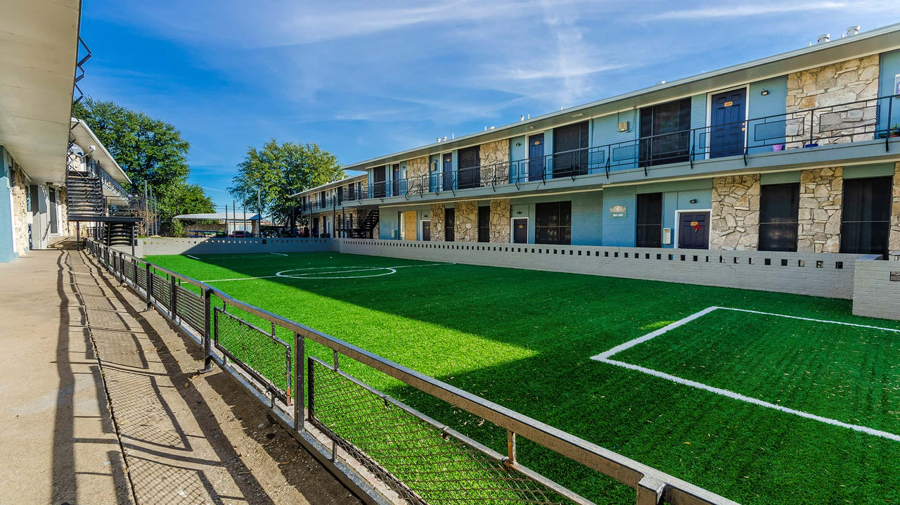 Vernon Oaks - Photo 2 of 13