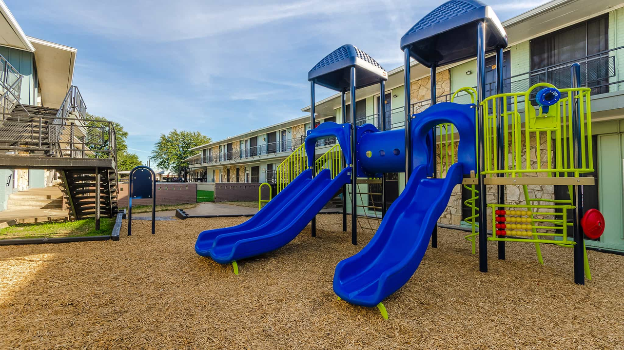 Vernon Oaks - Photo 3 of 13