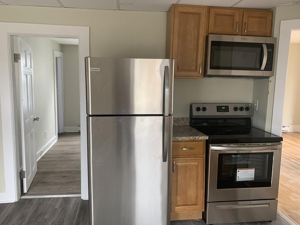 38 Schofield Ave Unit 2 - Photo 3 of 9