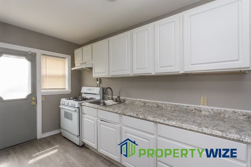 619 Hillview Rd - Photo 2 of 19