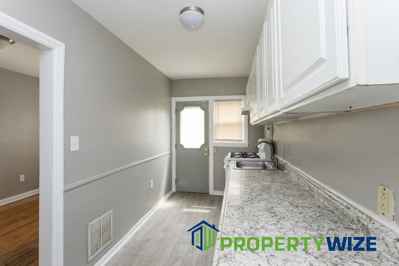 619 Hillview Rd - Photo 3 of 19