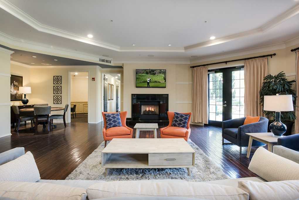 Apartments For Rent In Macarthur Place Hutton Centre Santa Ana