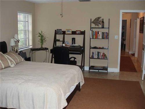 5911 Northwest 47th Place - Photo 2 of 8