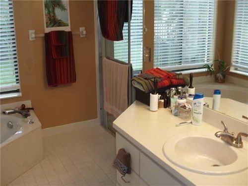 5911 Northwest 47th Place - Photo 3 of 8