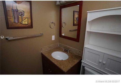 2323 Douglas St - Photo 3 of 7