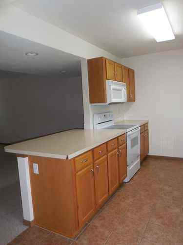 312 Baker Street - Photo 3 of 8