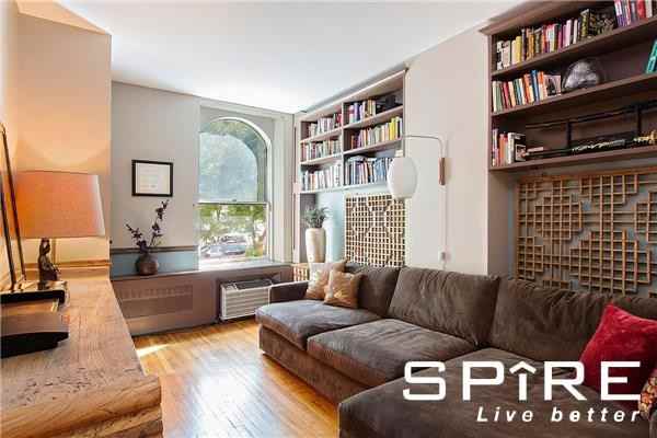 491 W 22nd St