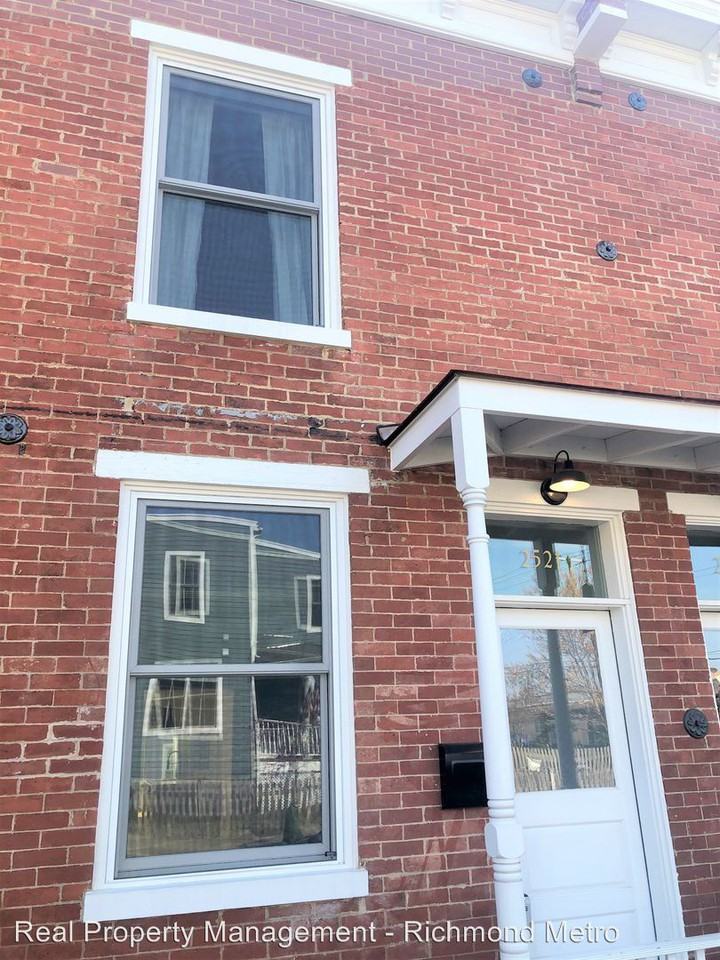 2521 O Street - Photo 2 of 35