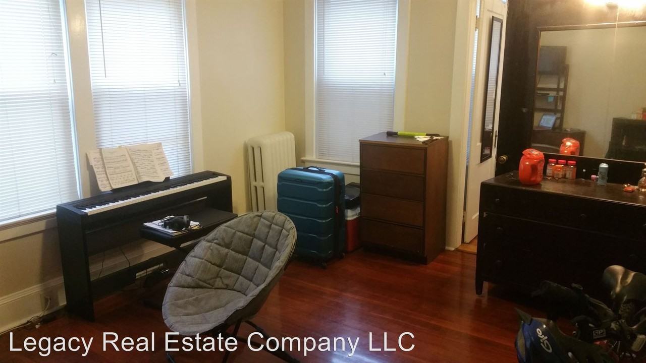 244 Bowen - Photo 3 of 5