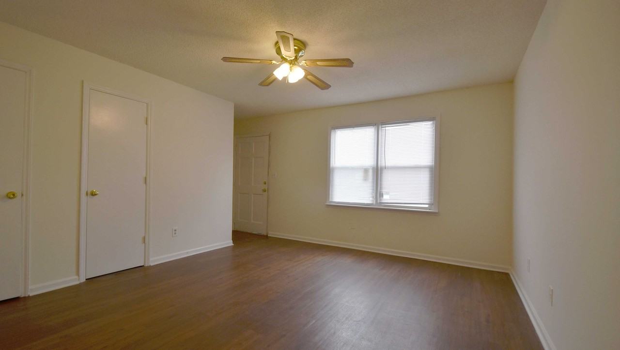 315 Hamilton Dr Ne - Photo 2 of 9